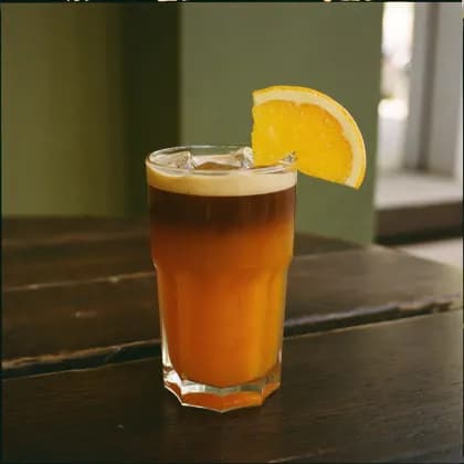 Espresso Orange im Glas mit Orangenscheibe